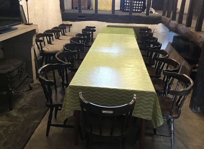 Geniet van het ruime terras bij Vakantiehuis in Waimes, gelegen in de Ardennen, Luik, Belgie. Ideale plek voor een ontspannen verblijf.