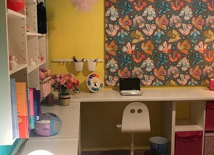 Cozy dining area in Cottage in Kelmis, vacation accommodation in Kelmis, Ardennes, Belgium, overlooking the garden.