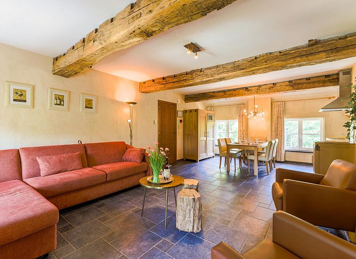 Ferienhaus ARD198 in Aywaille, Ardennen, Belgien, umgeben von ueppiger Natur und einem charmanten Innenhof.