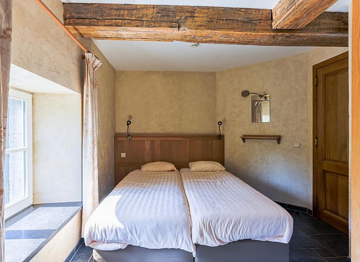 Gemuetliche Essecke im Ferienhaus ARD198, Aywaille, Ardennen, mit Holzbalken und moderner Kueche, ideal fuer einen entspannten Aufenthalt.