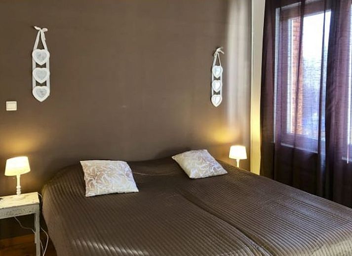 Geniet van het binnenzwembad in Huisje in Stoumont, een vakantiehuis in de Ardennen, Luik, Belgie, voor ultieme ontspanning.