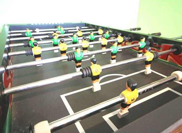 Entree van Huisje in Stoumont, een gezellig vakantiehuis in de Ardennen, Luik, Belgie met een charmante stenen boog en rustieke sfeer.