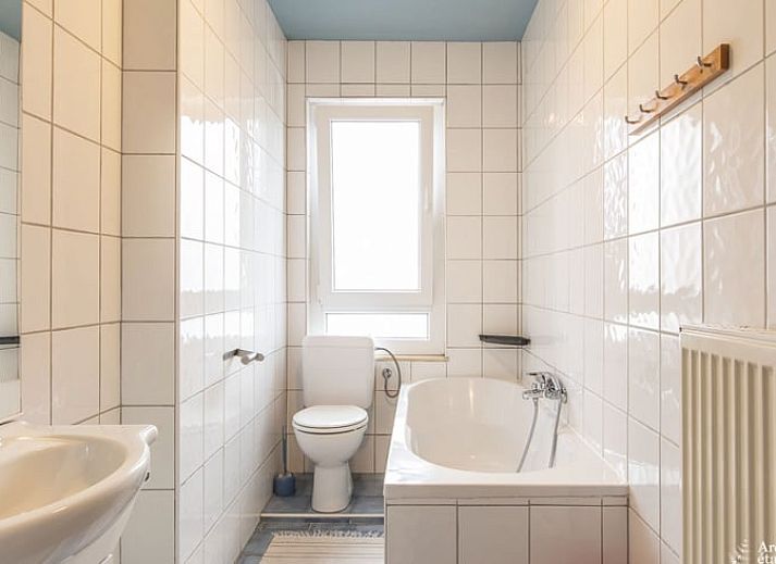 Entree van Huisje in Stoumont, een gezellig vakantiehuis in de Ardennen, Luik, Belgie met een charmante stenen boog en rustieke sfeer.