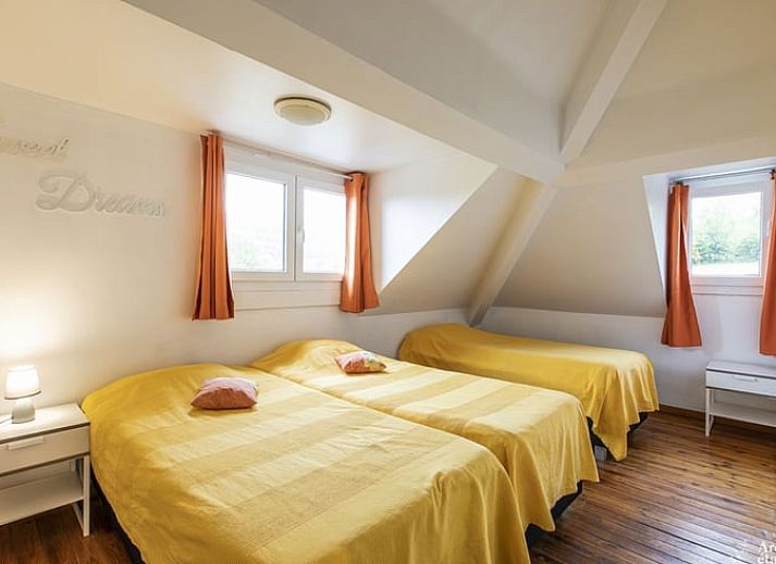 Ontspan in het binnenzwembad van Huisje in Stoumont, een vakantiehuis in de prachtige Ardennen, Luik, Belgie.