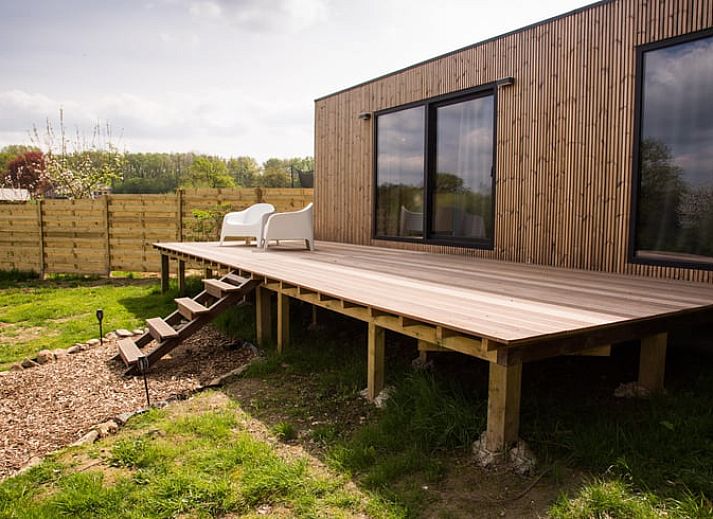 Ferienhaus in Eynatten mit Holzterrasse inmitten der Natur in den Ardennen, Luettich, Belgien.