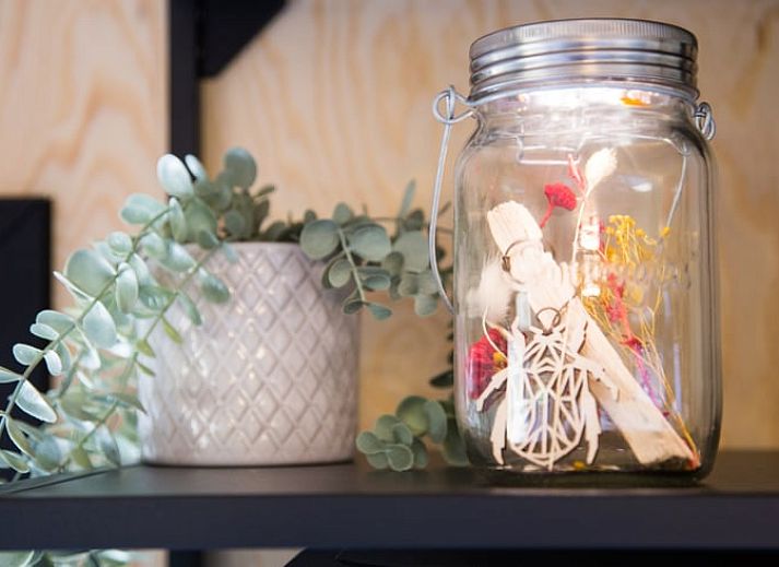 Blick von der Terrasse des Ferienhauses in Eynatten, umgeben von der friedlichen Natur der Ardennen, Luettich, Belgien.