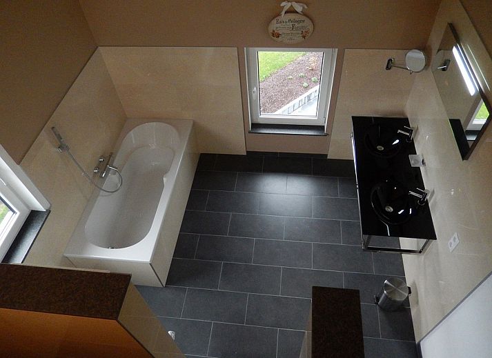 Blick von der Terrasse des Ferienhauses ARD166 in Saint-Jacques, Ardennen mit schoener Natur.