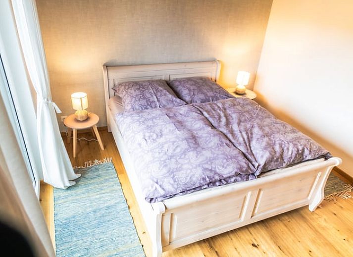 Dekorative Eule bei Ferienhaus in Kuechelscheid, gelegen in der gruenen Umgebung der Ardennen, Luettich, Belgien.