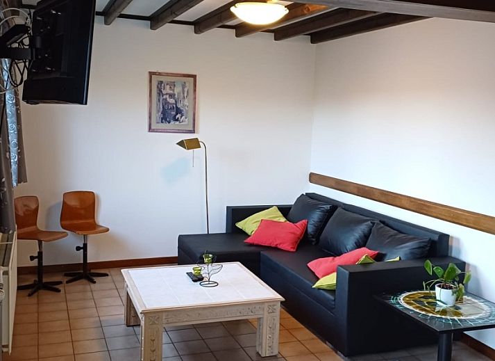 Zijkant van Vakantiewoning 2 in Ouren, Ardennen, Belgie met garage en tuin.