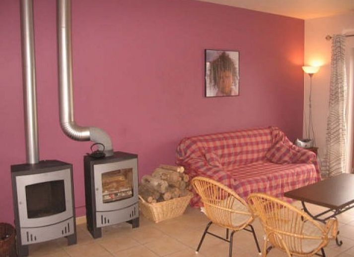 Vooraanzicht van La Boerderij vakantiehuis in Bois de Lompret, Henegouwen met landelijke charme.