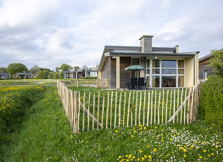 Enjoy a relaxing stay at Village l'Eau d'Heure's 4-bed dog bungalow in Froidchapelle, Hainaut, with beautiful views of greenery.