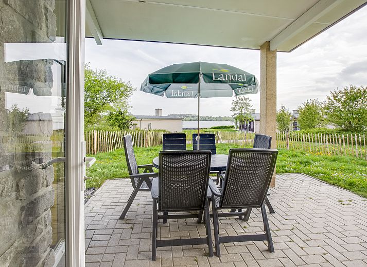 Enjoy a relaxing stay at Village l'Eau d'Heure's 4-bed dog bungalow in Froidchapelle, Hainaut, with beautiful views of greenery.