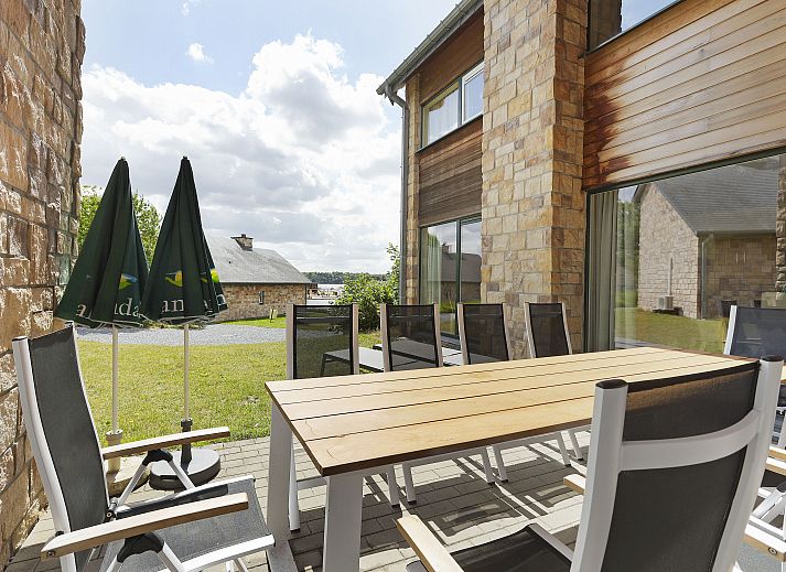 Plattegrond van Village l'Eau d'Heure 10-persoons bungalow in Froidchapelle, Henegouwen, met ruime woonkamer en moderne keuken.