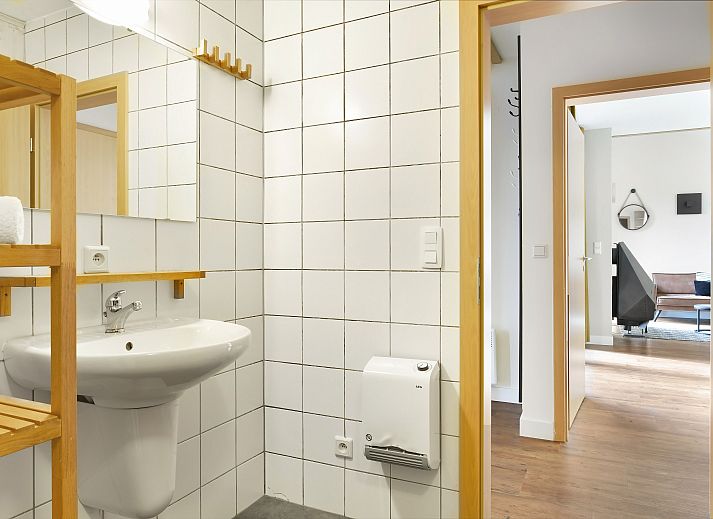 Stylish living room in Village l'Eau d'Heure 6-bed bungalow, Froidchapelle, Hainaut, Belgium with modern decor and cozy sitting area.