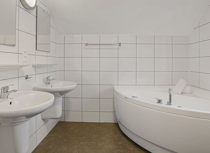 Guest house 070616 - Bungalow Hainaut - Village l'Eau d'Heure | 10-persoons bungalow | 10L1