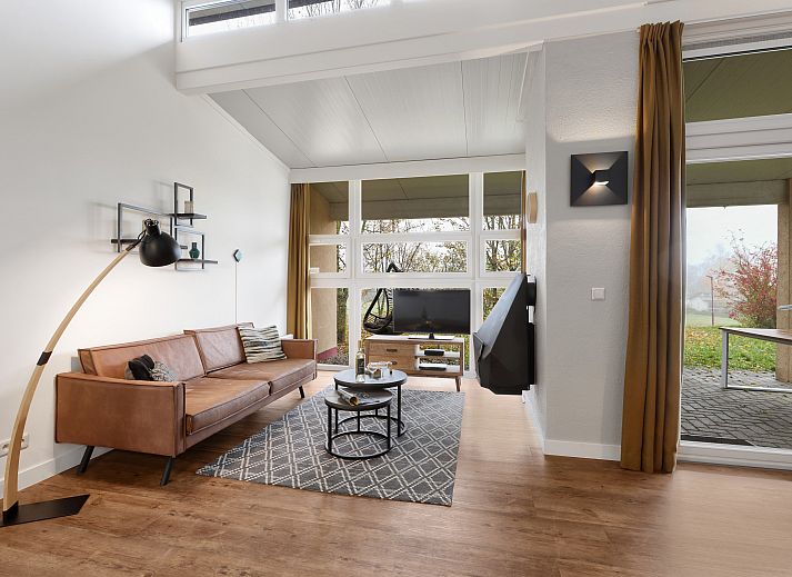 Geniet van de rust op het terras van Village l'Eau d'Heure, een 4-persoons bungalow in Froidchapelle, Henegouwen, Belgie.