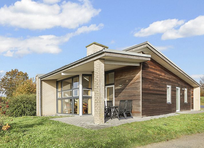 Plattegrond van Village l'Eau d'Heure 6-persoons bungalow 6C2 in Froidchapelle, Henegouwen, Belgie met ruime indeling en terras.