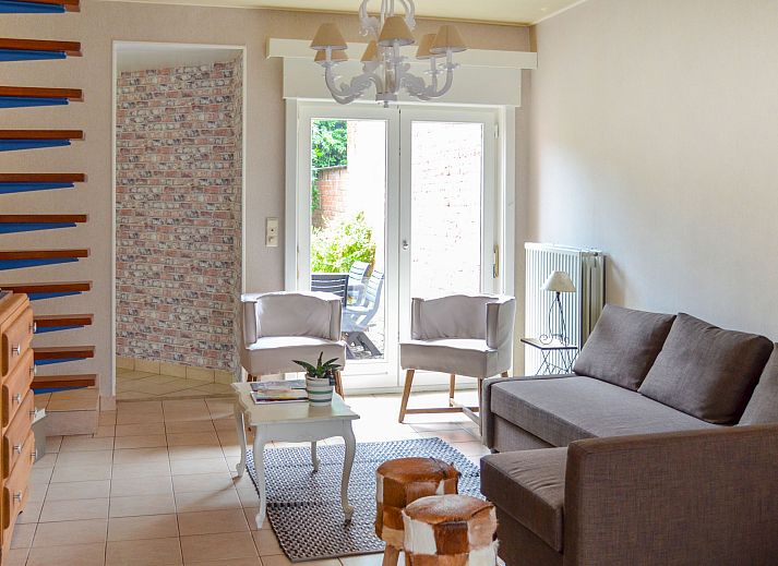 Vakantiehuis Memories in Le Bizet, Henegouwen, Belgie, met charmante bakstenen gevel en uitnodigend terras voor een ontspannen verblijf.