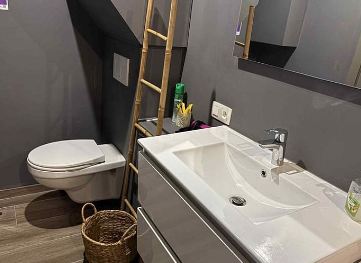 Ervaar de rust in de sauna van Vakantiehuisje in Havinnes, perfect voor een wellnessverblijf in Belgie.