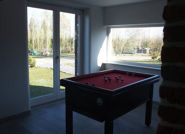 Gemuetlicher Speisesaal mit Dekoration im Cottage in Leuze en Hainaut, ideal fuer Veranstaltungen in Leuze-En-Hainaut, Belgien.