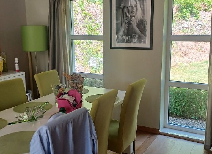 Treppe zum charmanten Ferienhaus mit Schwimmbad in Profondeville, Ardennen, Belgien.