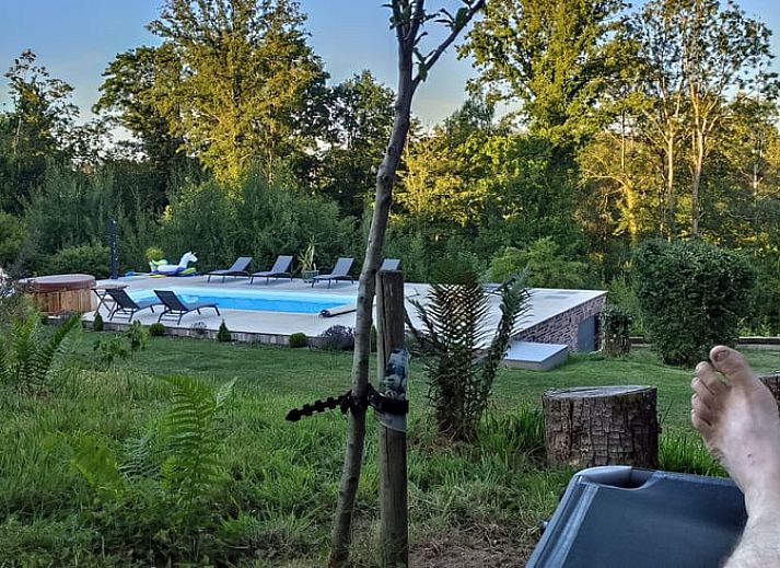 Vacation home in Fosses-la-Ville with swimming pool and deck chairs, enjoy the sun in the Ardennes, Namur, Belgium.