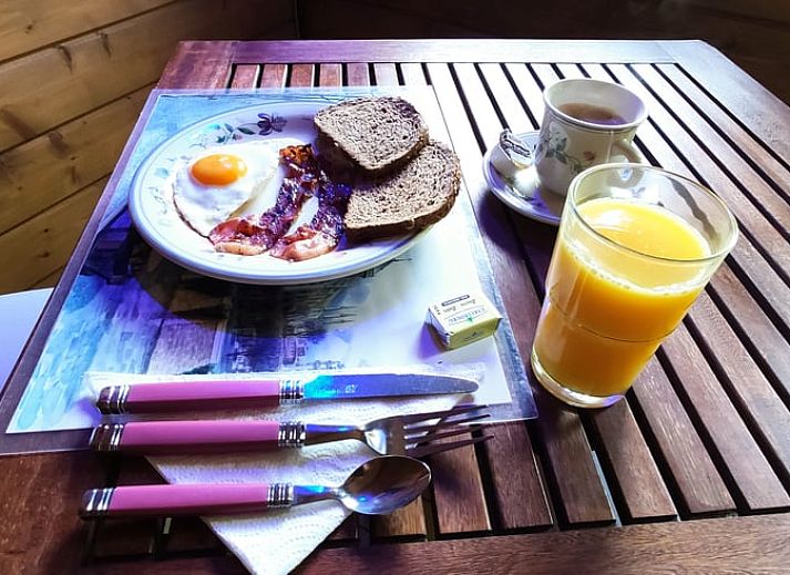Vacation home in Fosses-la-Ville with swimming pool and deck chairs, enjoy the sun in the Ardennes, Namur, Belgium.
