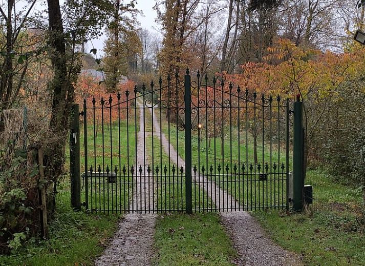 Vacation home in Fosses-la-Ville with swimming pool and deck chairs, enjoy the sun in the Ardennes, Namur, Belgium.