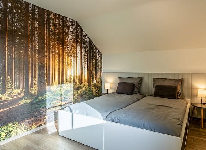 Keuken en eetruimte in Huisje in Bievre, vakantiehuis in Bievre, Ardennen met moderne voorzieningen en uitzicht op het landschap.