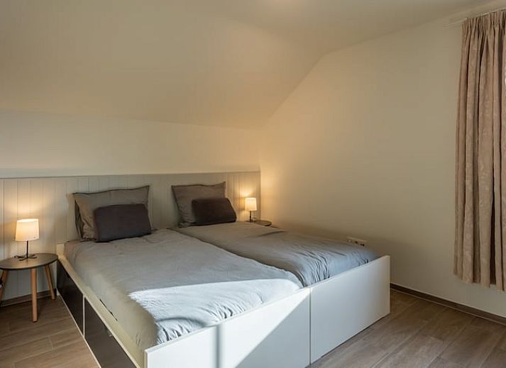 Keuken en eetruimte in Huisje in Bievre, vakantiehuis in Bievre, Ardennen met moderne voorzieningen en uitzicht op het landschap.