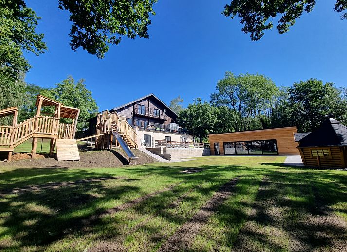 ARD126 Ferienhaus in Waulsort, Ardennen mit grossem Garten und Spielgeraeten, ideal fuer Familien.