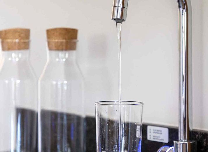 Spielgeraete aus Holz bei ARD126 in Waulsort, Ardennen, inmitten der Natur.