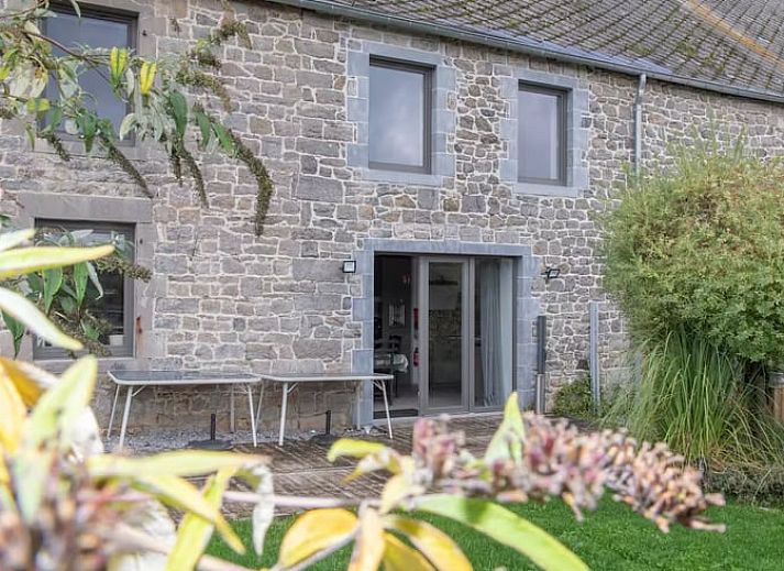 Ferienhaus in Couvin, in den Ardennen, Belgien, mit einer schoenen Steinfassade und einem grossen Garten.