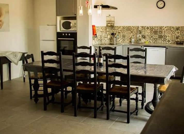 Ferienhaus in Couvin, in den Ardennen, Belgien, mit einer schoenen Steinfassade und einem grossen Garten.