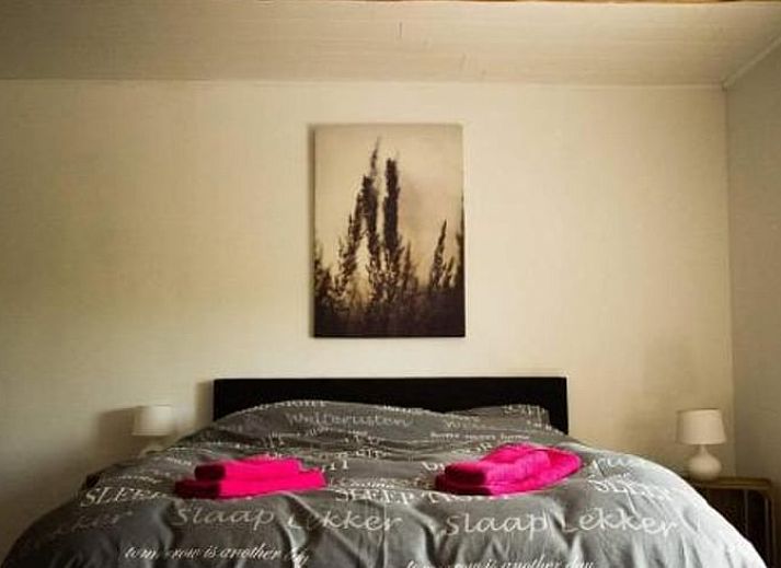 Moderne Kuecheneinrichtung im Ferienhaus in Couvin, Ardennen, Belgien, mit Backofen und stilvollem Dekor.