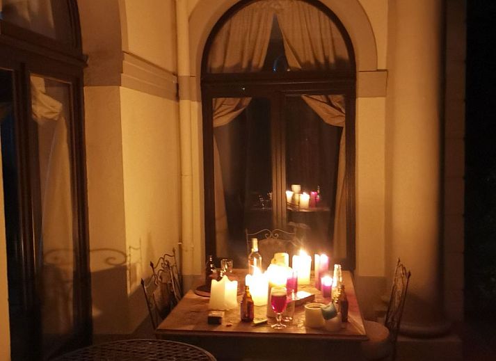 Geraeumiges Zimmer in einem Ferienhaus fuer 8 Personen, Couvin, Ardennen, Belgien, mit moderner Einrichtung und bequemen Betten.