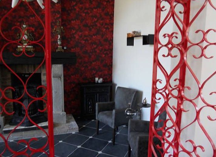 Geraeumiges Schlafzimmer in einem Ferienhaus fuer 8 Personen in Couvin, Ardennen, Belgien. Bequeme Betten in einem modernen Ferienhaus.