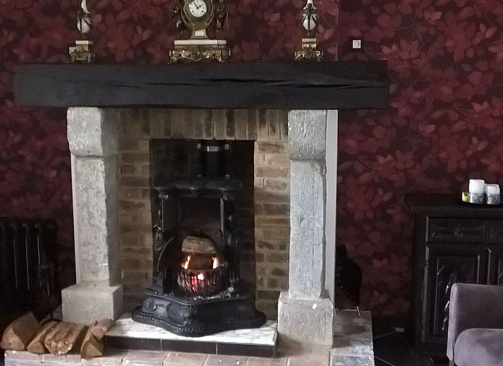 Geraeumiges Schlafzimmer in einem Ferienhaus fuer 8 Personen in Couvin, Ardennen, Belgien. Bequeme Betten in einem modernen Ferienhaus.