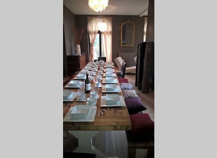 Stilvolles Schlafzimmer im Ferienhaus fuer 8 Personen, Couvin, Ardennen. Geniessen Sie Luxus und Komfort in diesem belgischen Ferienhaus.