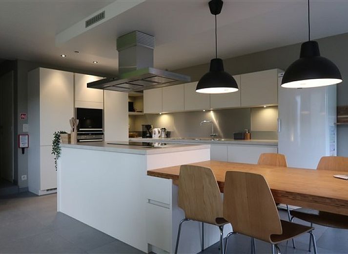 Luchtfoto van Vakantiehuis La Mouche, een ruim vakantiehuis voor 15 personen in Vresse-sur-Semois, Ardennen.