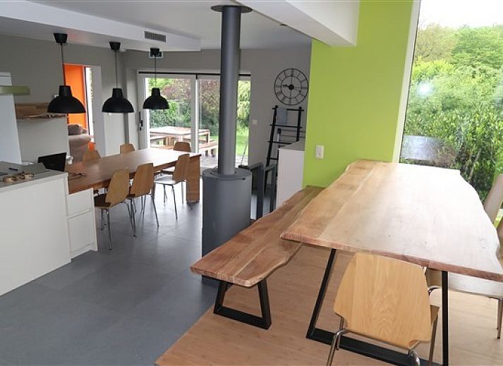 Luchtfoto van Vakantiehuis La Mouche, een ruim vakantiehuis voor 15 personen in Vresse-sur-Semois, Ardennen.