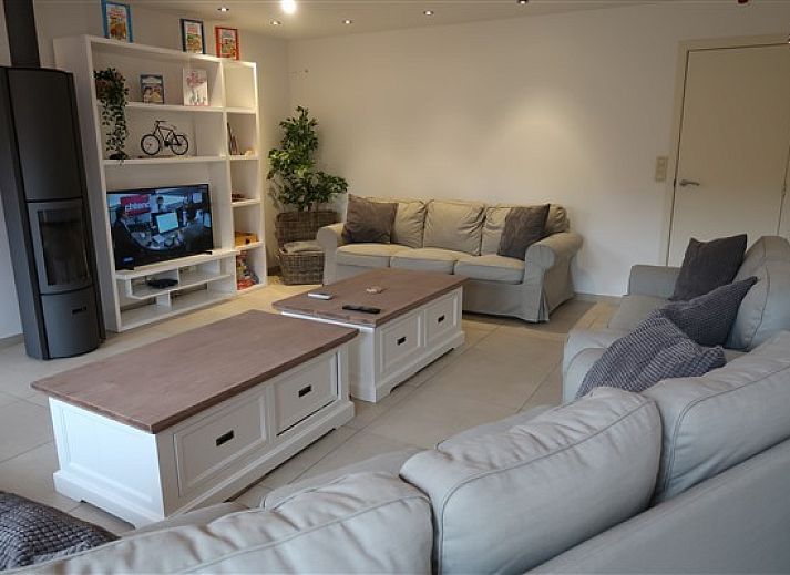 Groene tuinen omringen Vakantiehuis La Mouche in Vresse-sur-Semois, perfect voor een ontspannen vakantie in de Ardennen.