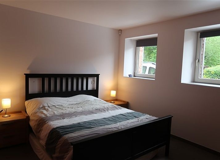 Groene tuinen omringen Vakantiehuis La Mouche in Vresse-sur-Semois, perfect voor een ontspannen vakantie in de Ardennen.