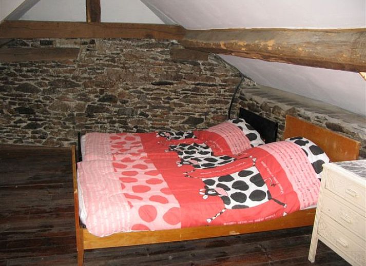 Cozy dining room in L'Odasse, vacation home Bohan, Ardennes, with wooden furniture and rural atmosphere.
