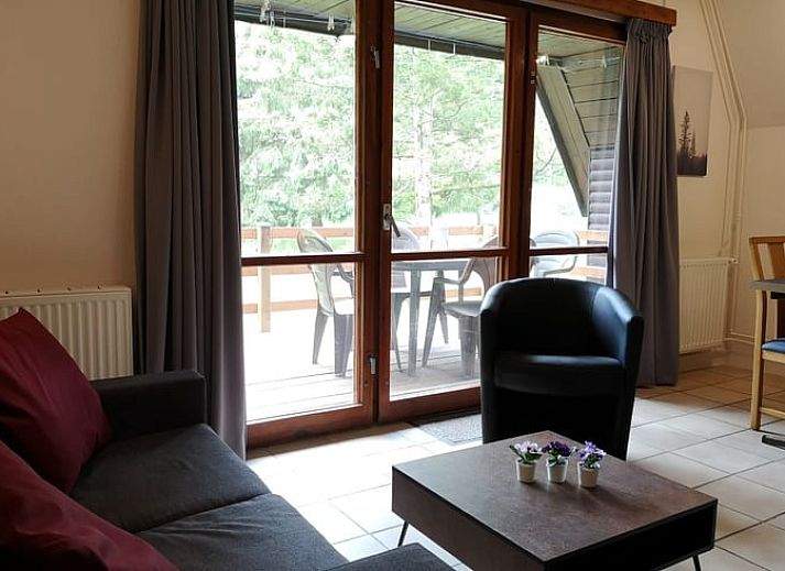 Gruene Umgebung im Ferienhaus in Bohan, mit Blick auf eine ueppige Landschaft in den Ardennen, Namur.