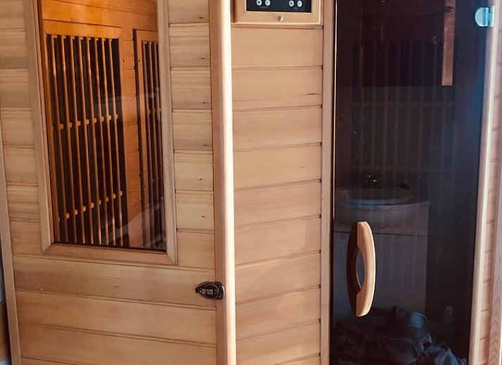 Gezellig vakantiehuisje in Gros Fays omringd door herfstbomen, ideaal gelegen in de Ardennen, Namen, Belgie.