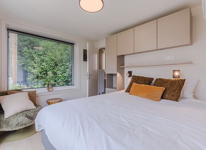 Cozy bedroom in a 6-person lodge (4-6BK), Gesves, Ardennes, Belgium. Bright and spacious with modern furnishings for a relaxing stay.