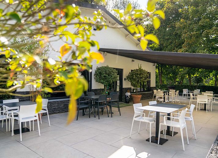 Vrijstaande woning in Gesves, Ardennen: Geniet van de rust op het terras van deze moderne vakantiewoning in het groene hart van Belgi.