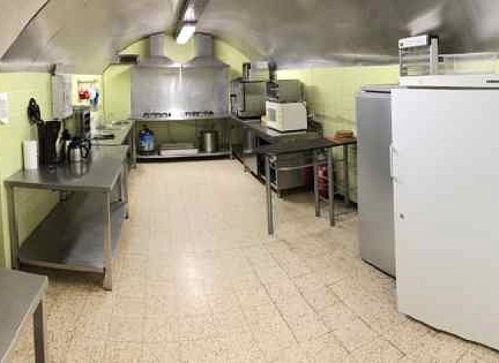 Le Moulin De Romedenne in Philippeville, Ferienhaus in den Ardennen mit charmanter Steinfassade und gruener Umgebung.