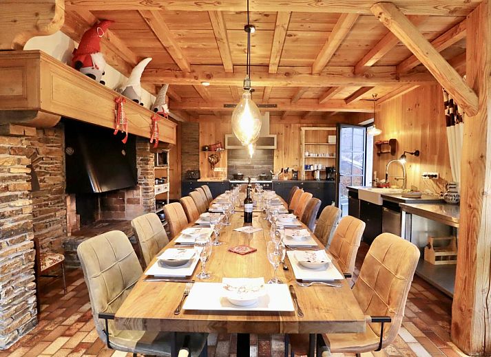 Leora Cosy cottage in Membre, Ardennes, surrounded by green nature and rustic charm, ideal for a relaxing stay.